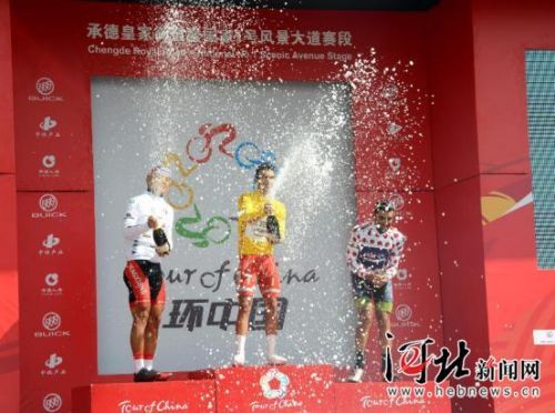 环中国国际公路自行车赛首战比赛承德皇家御道上演（组图）