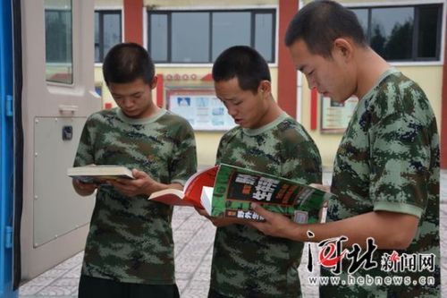 廊坊安次区图书馆送“书香进军营”
