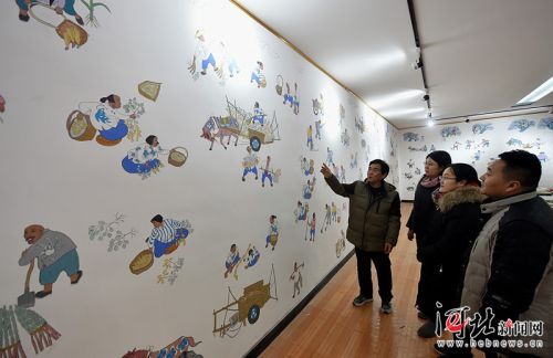 辛集七旬翁创作巨幅农民画“留住乡愁”
