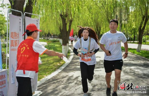 唐山市举行第二届万人健步走活动