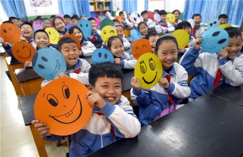 世界问候日：一声问候 传递温暖