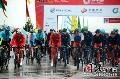 环中国国际公路自行车赛首战比赛承德皇家御道上演（组图）