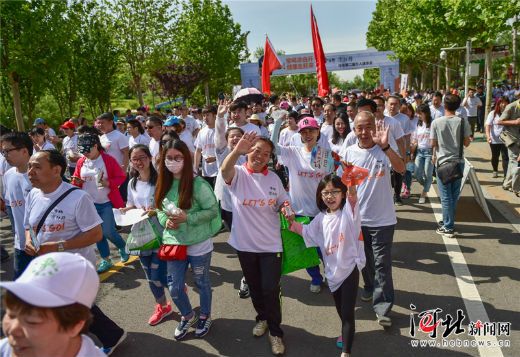 唐山市举行第二届万人健步走活动