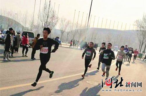 因天气原因推迟的沧州市第三十六届元旦长跑比赛举行（图）