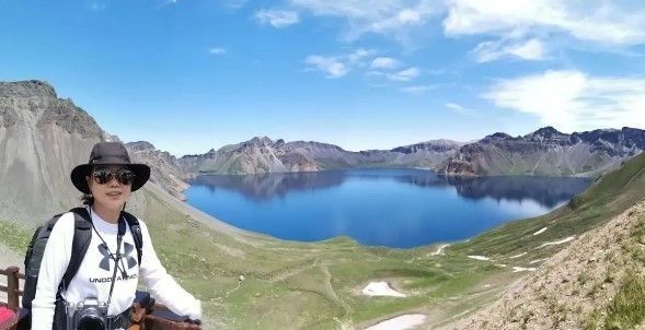 【跋涉边境亲吻祖国】38长白山天池：犹抱琵琶半遮面的火山口湖