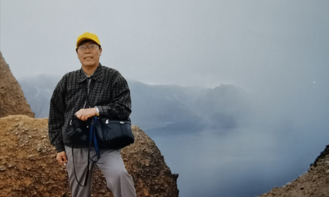 【跋涉边境亲吻祖国】38长白山天池：犹抱琵琶半遮面的火山口湖